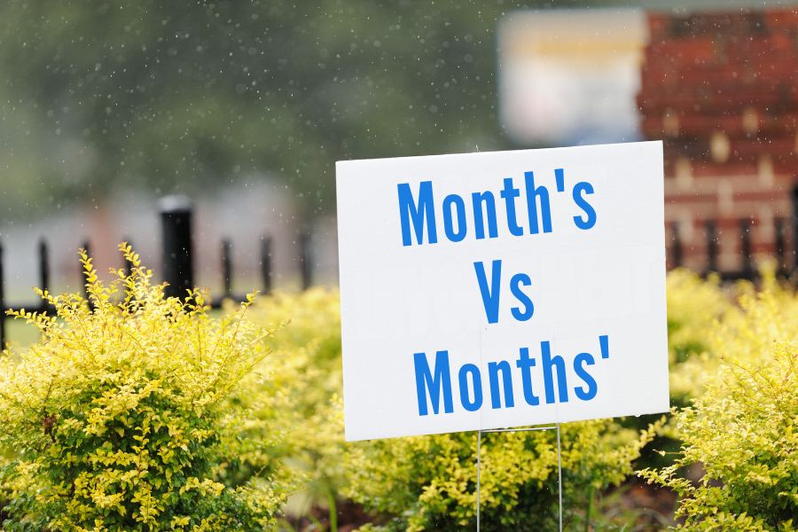 A board says Month's vs. Months'
